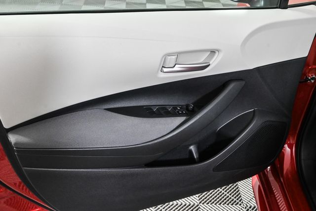 2020 Toyota Corolla LE Premium photo 6