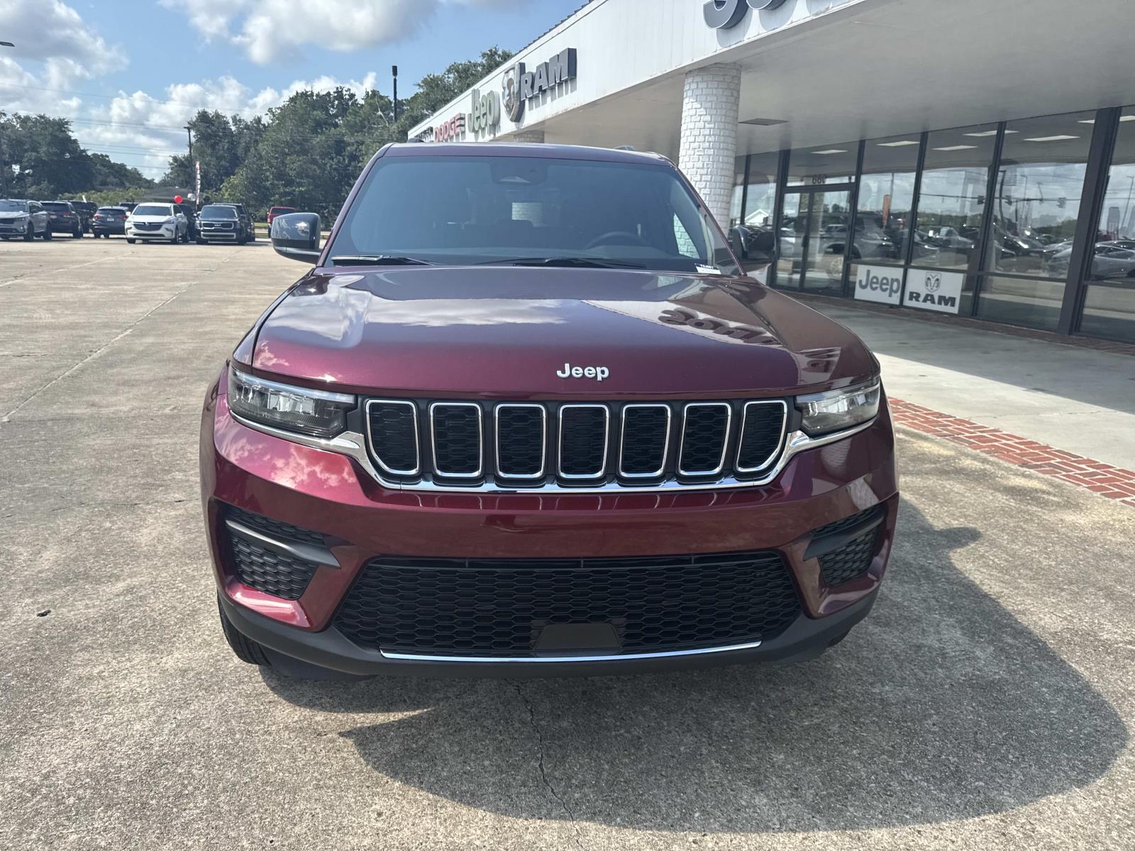 2025 Jeep Grand Cherokee Laredo X photo 2