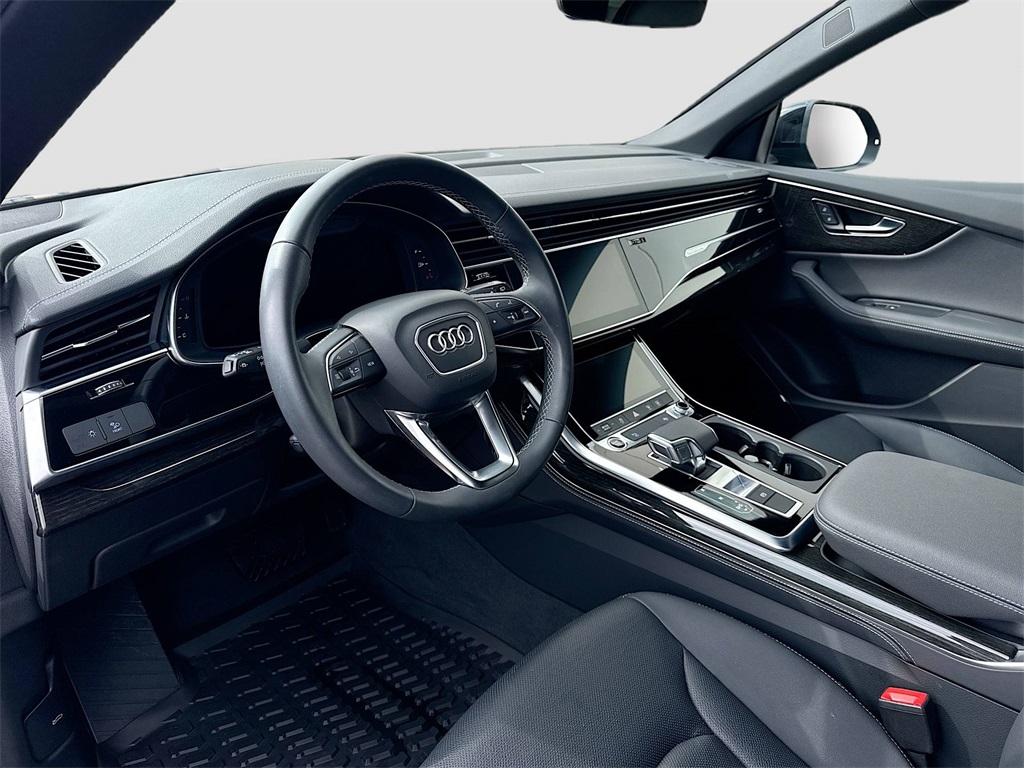 2025 Audi Q8 55 Premium Plus photo 7
