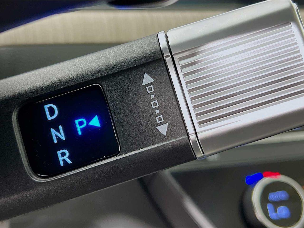 2025 Hyundai Sonata Hybrid SEL photo 4