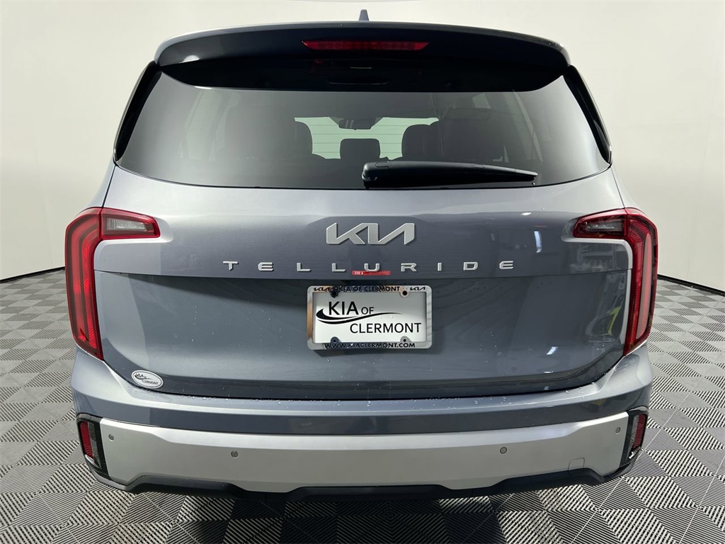 2025 Kia Telluride LX photo 3