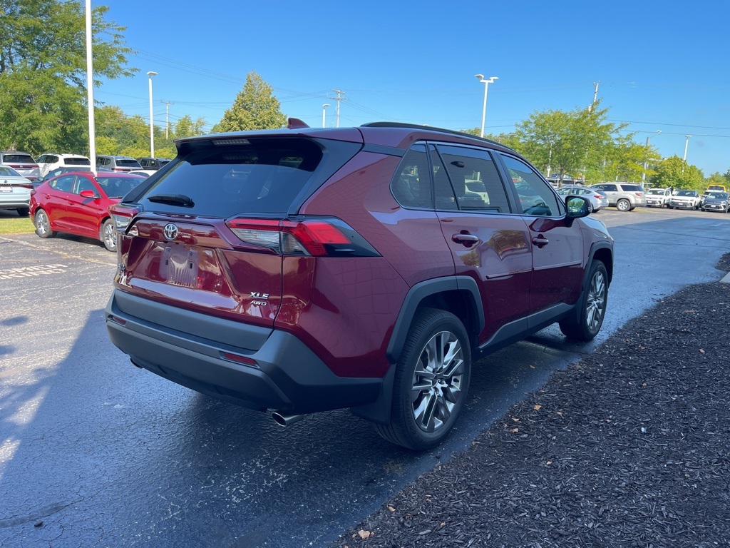 2021 Toyota RAV4 XLE Premium photo 3