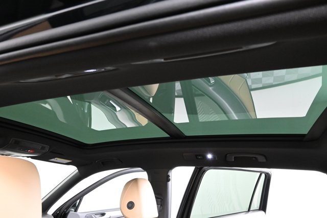 2024 Volkswagen Tiguan SE Wolfsburg Edition photo 3