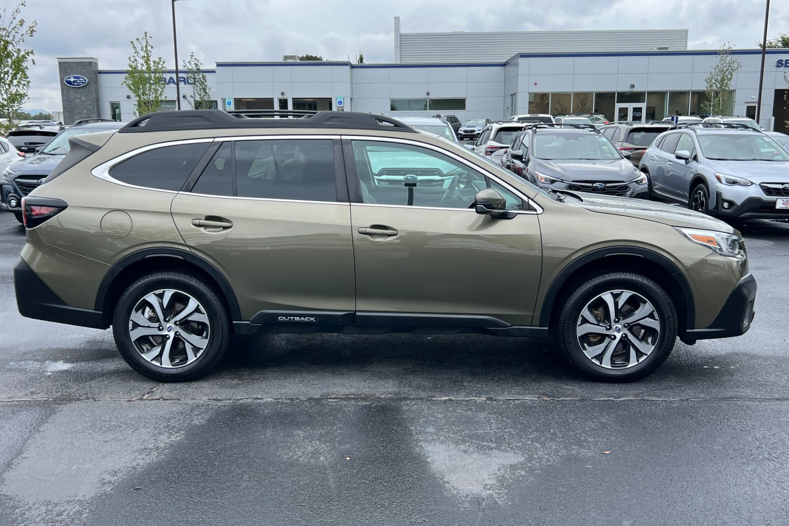2022 Subaru Outback Limited XT photo 3