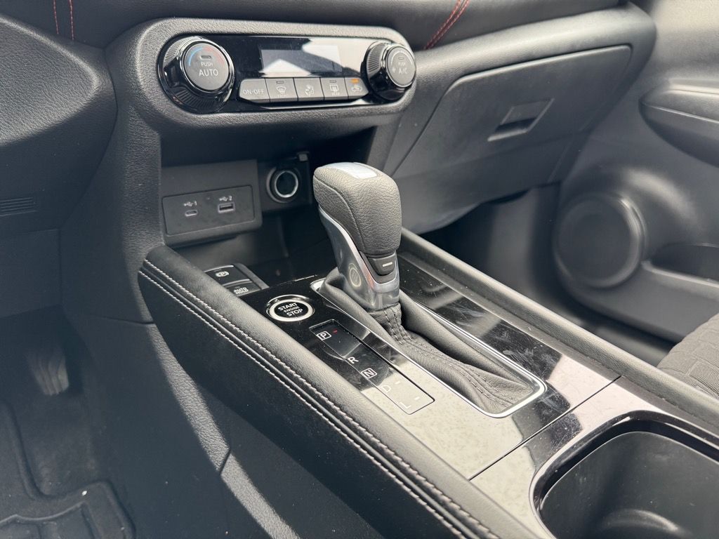 2022 Nissan Kicks SR photo 17