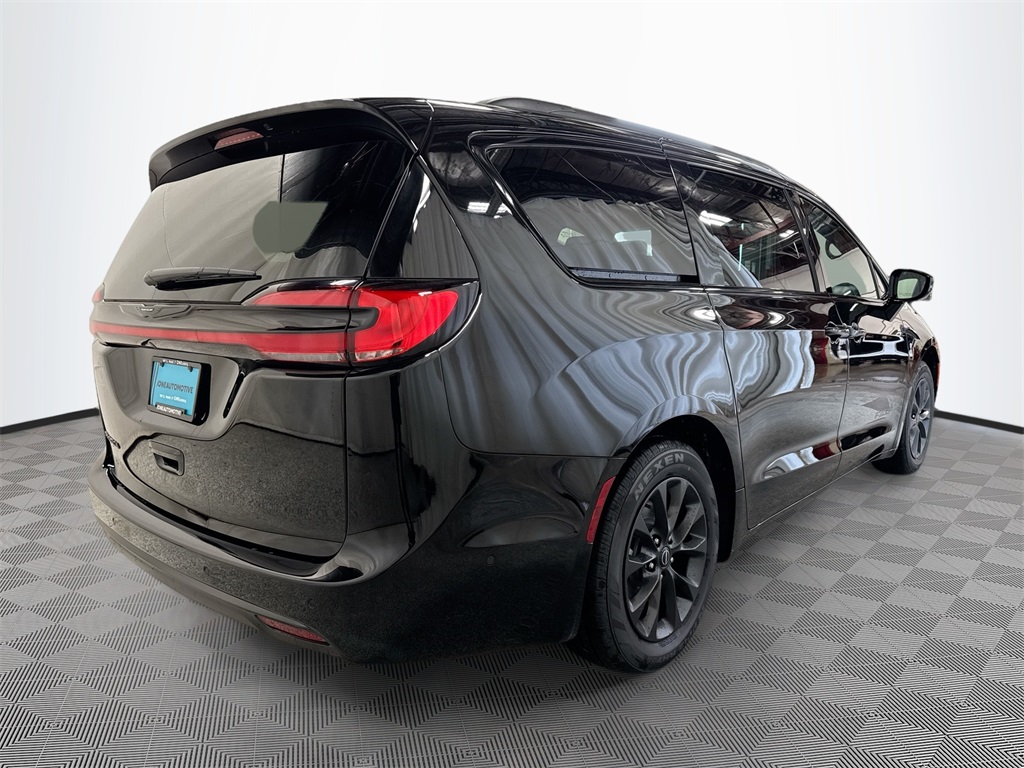 2025 Chrysler Pacifica photo 8