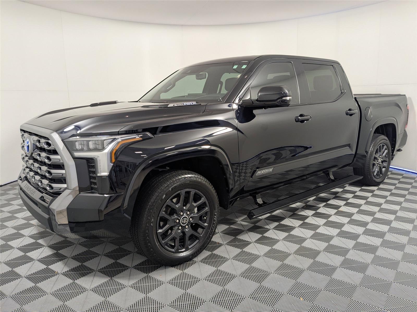 2023 Toyota Tundra Platinum's photo