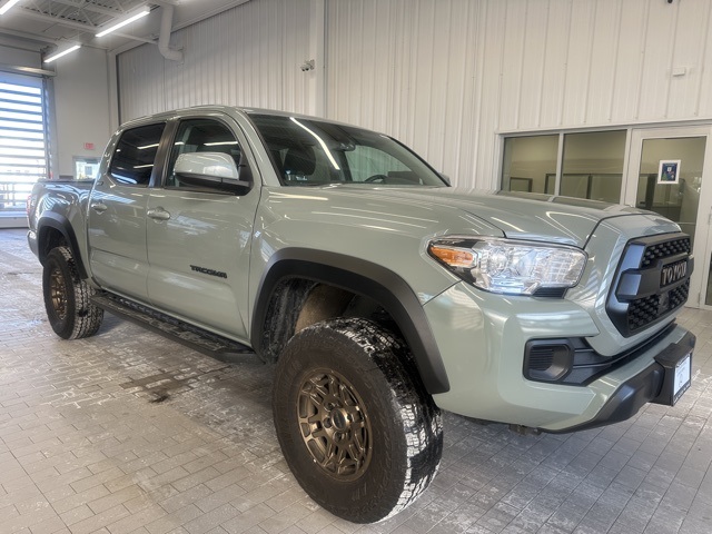 2022 Toyota Tacoma SR5's photo