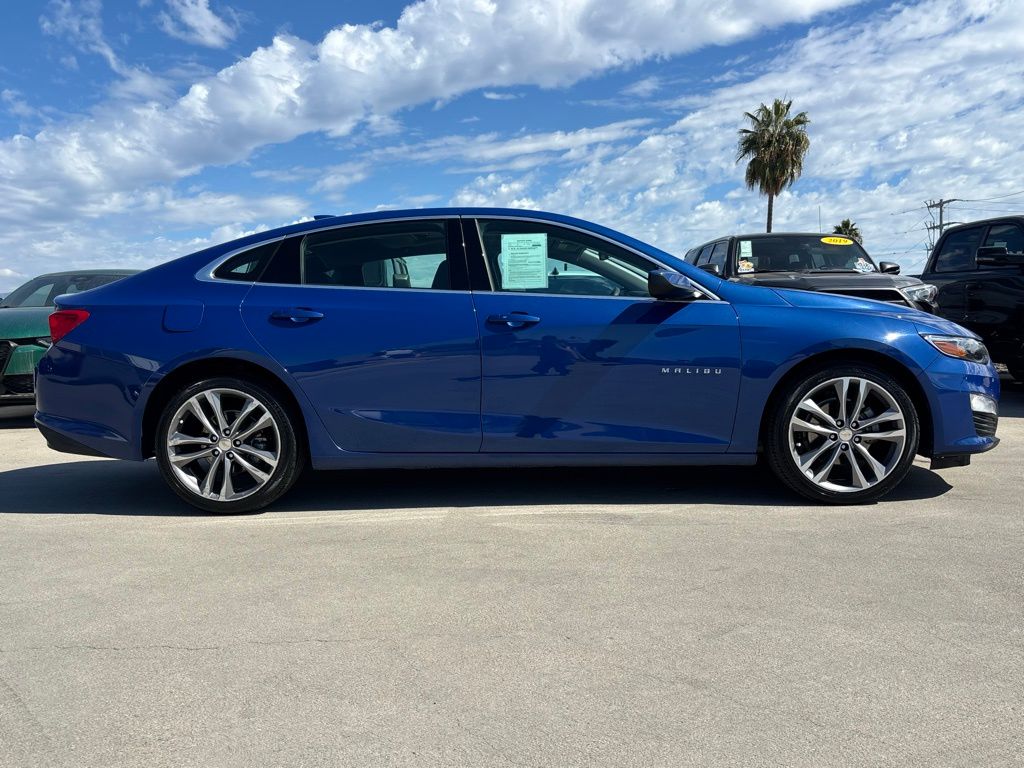 2023 Chevrolet Malibu 1LT photo 2