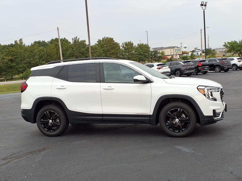 2022 Gmc Terrain SLE photo 2