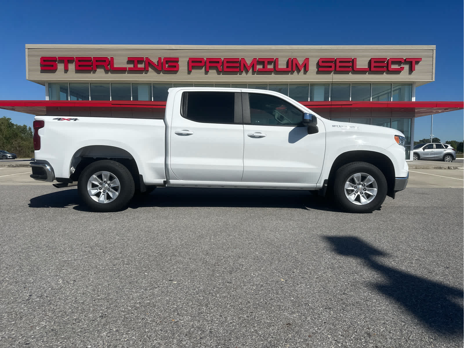 2025 Chevrolet Silverado 1500 LT's photo