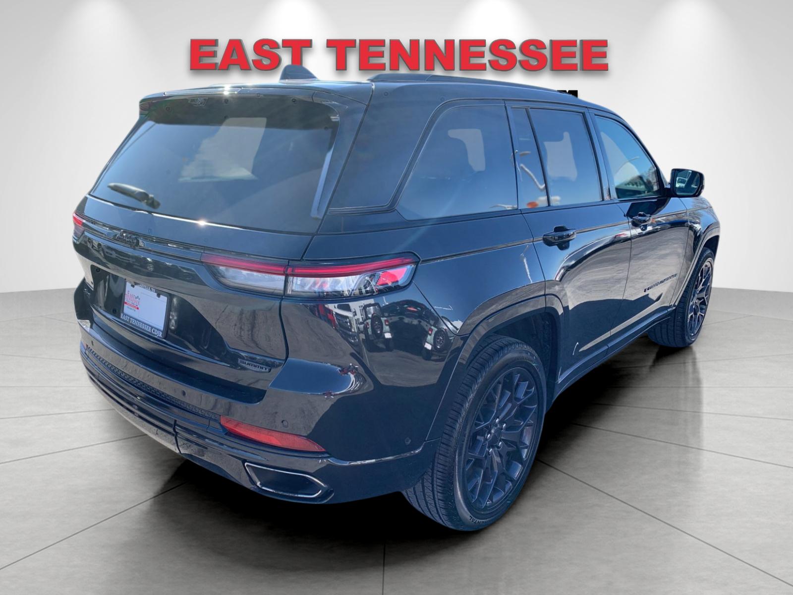 2024 Jeep Grand Cherokee Summit photo 3