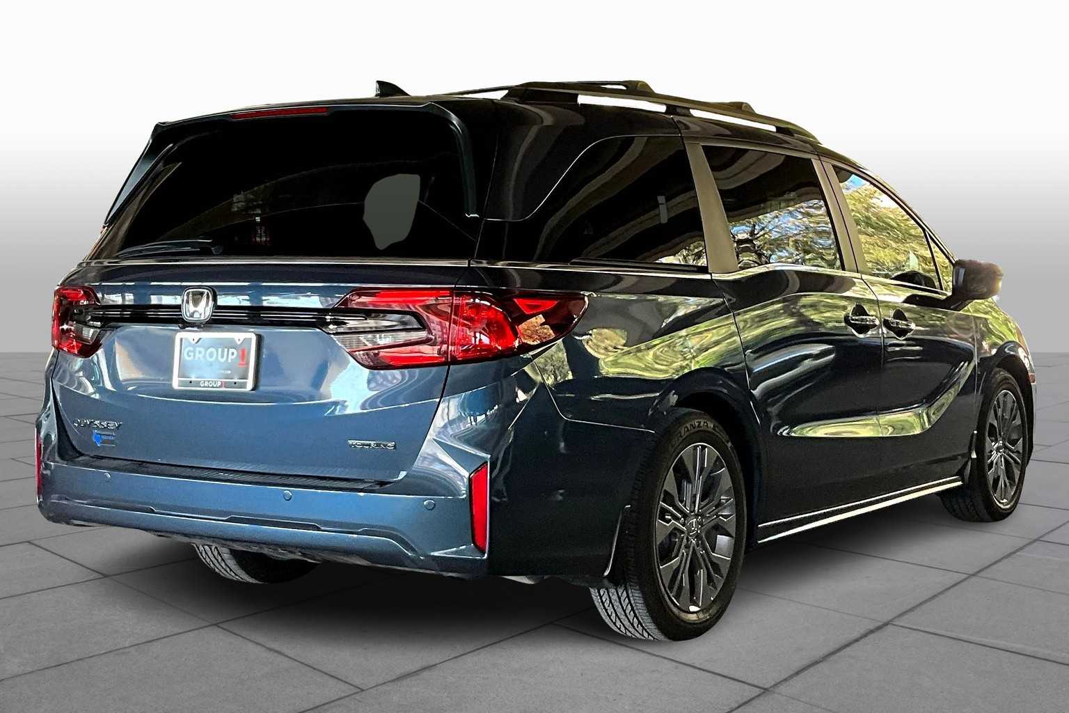 2025 Honda Odyssey Touring photo 12