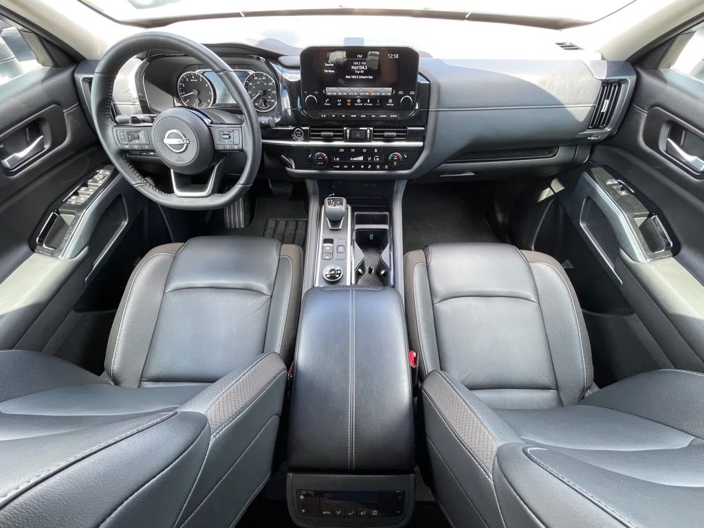 2024 Nissan Pathfinder SL photo 9