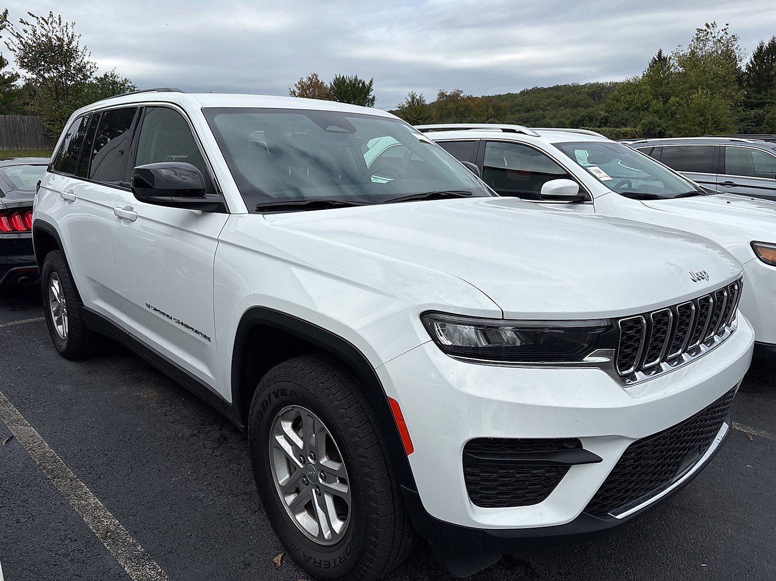2024 Jeep Grand Cherokee Laredo photo 3