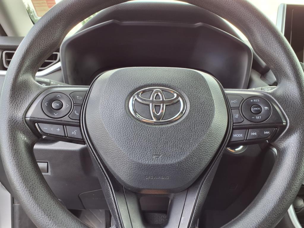 2024 Toyota RAV4 XLE photo 16