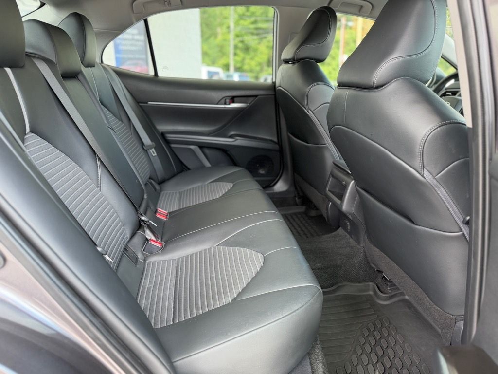 2022 Toyota Camry SE photo 11