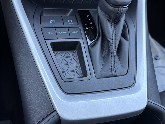 2025 Toyota RAV4 XLE photo 24