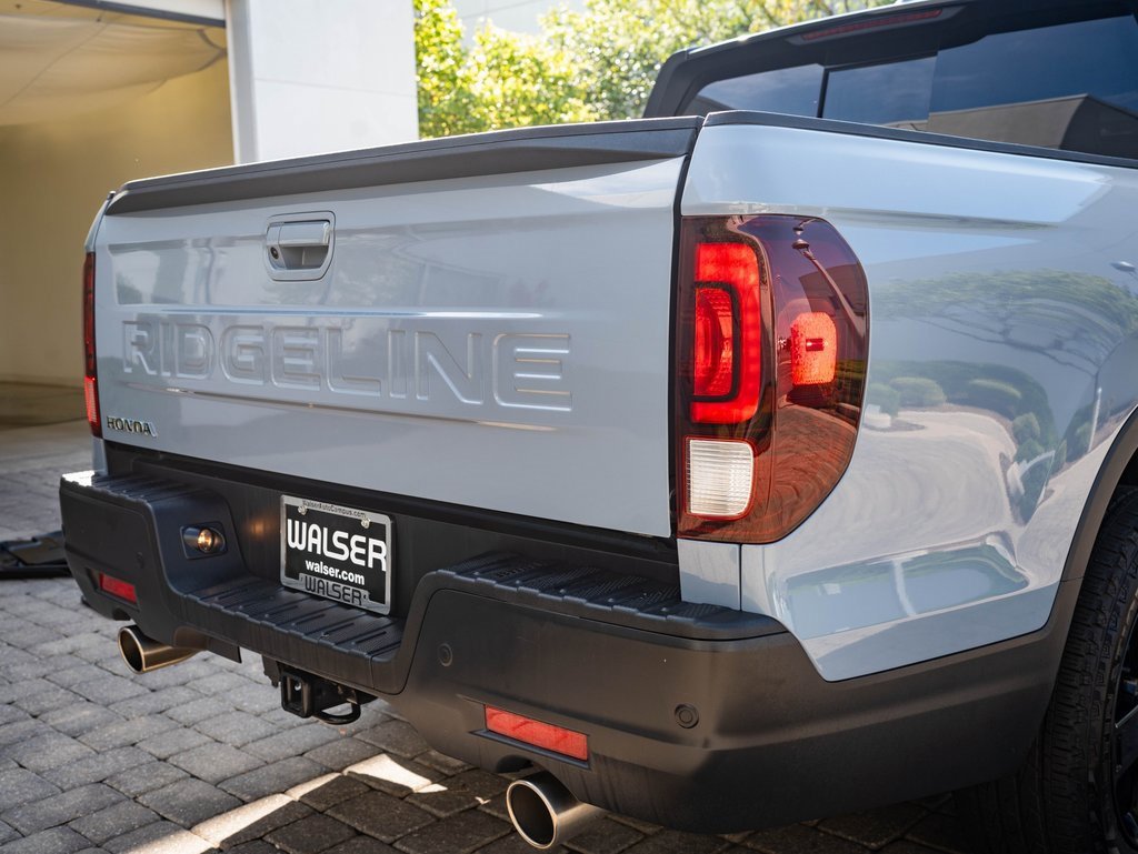 2024 Honda Ridgeline Black Edition photo 5