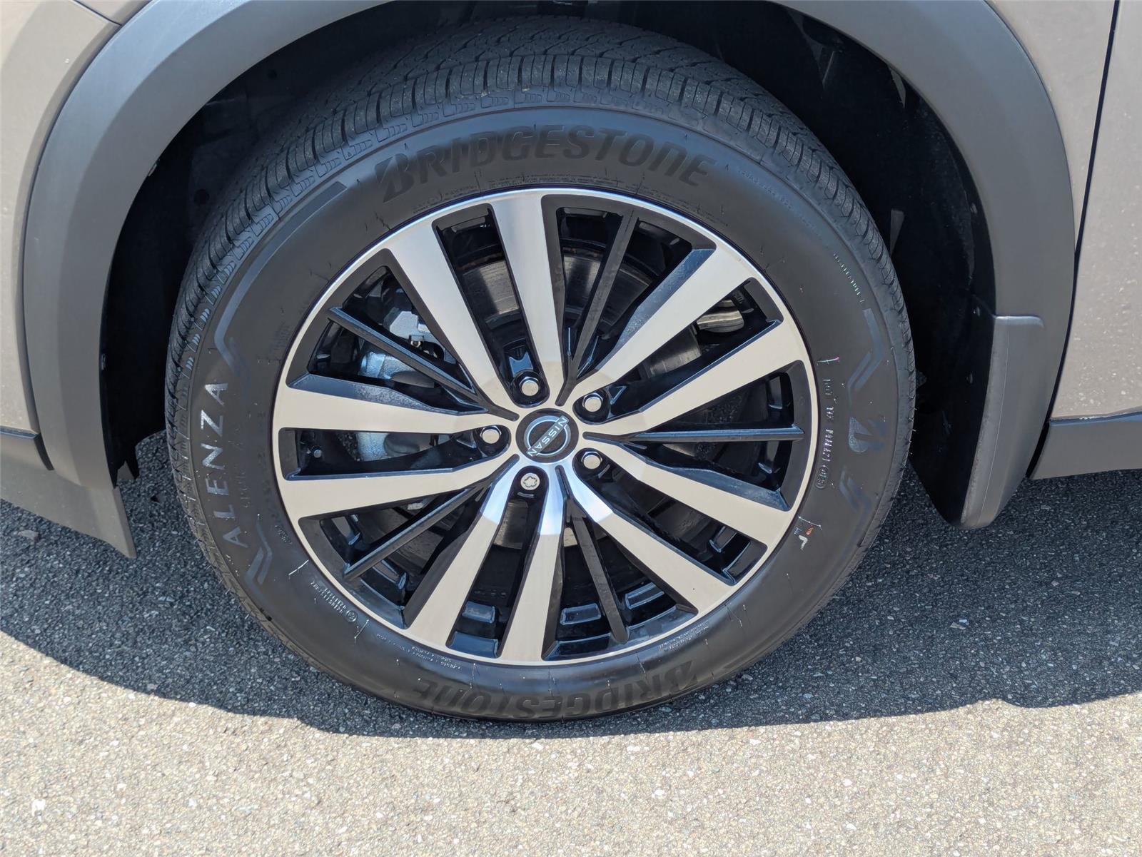 2025 Nissan Pathfinder Platinum photo 10