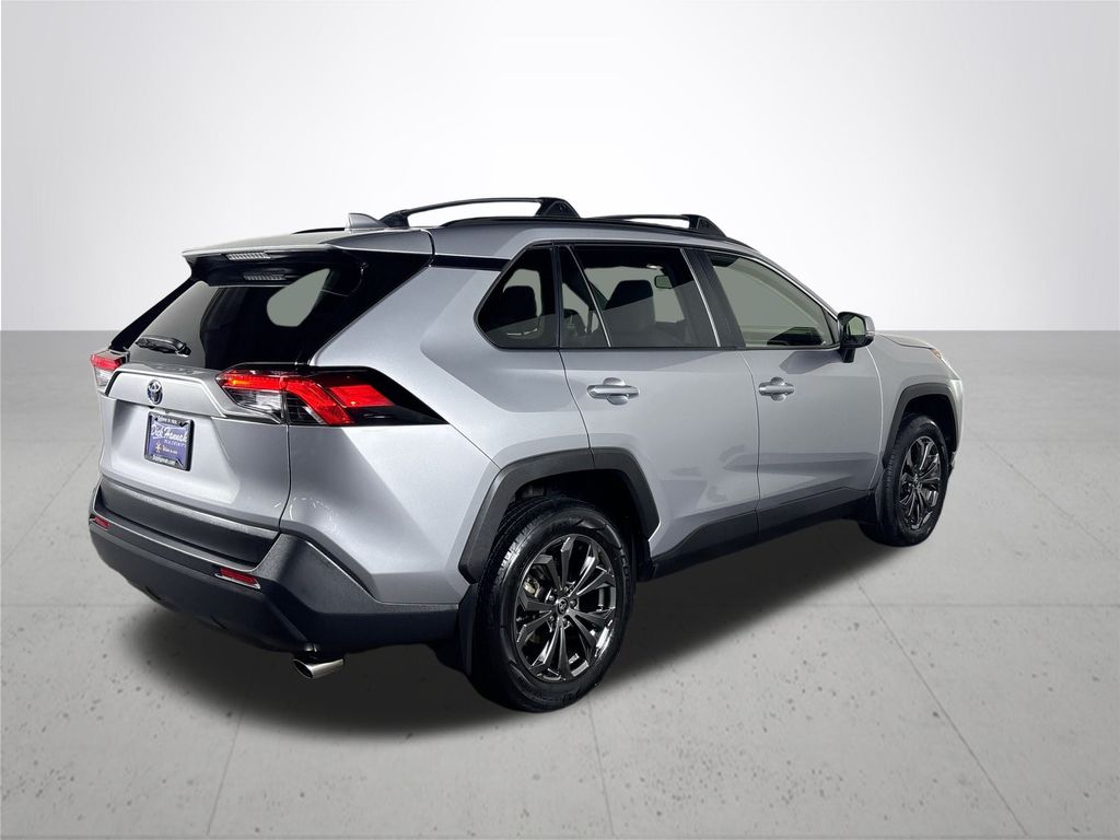 2022 Toyota RAV4 Hybrid XLE Premium photo 5