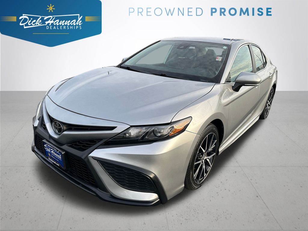 2023 Toyota Camry SE's photo