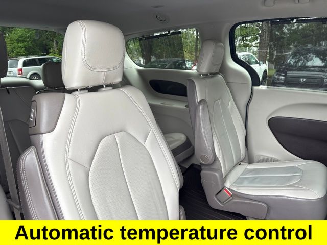 2018 Chrysler Pacifica Touring L photo 17