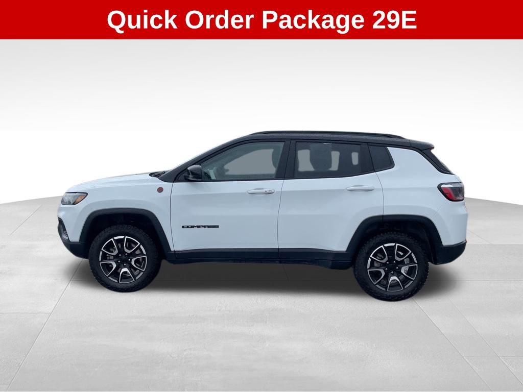 2024 Jeep Compass Trailhawk photo 2