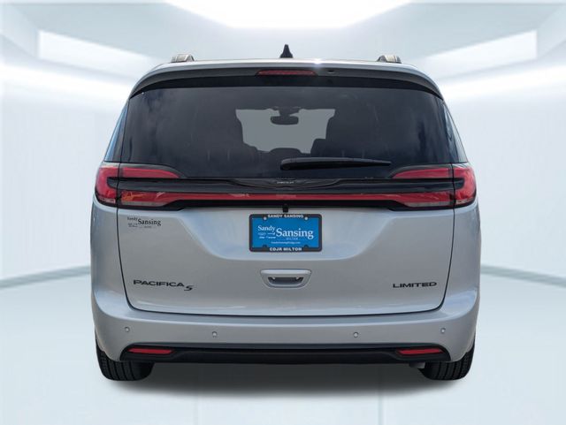 2026 Chrysler Pacifica Limited photo 3