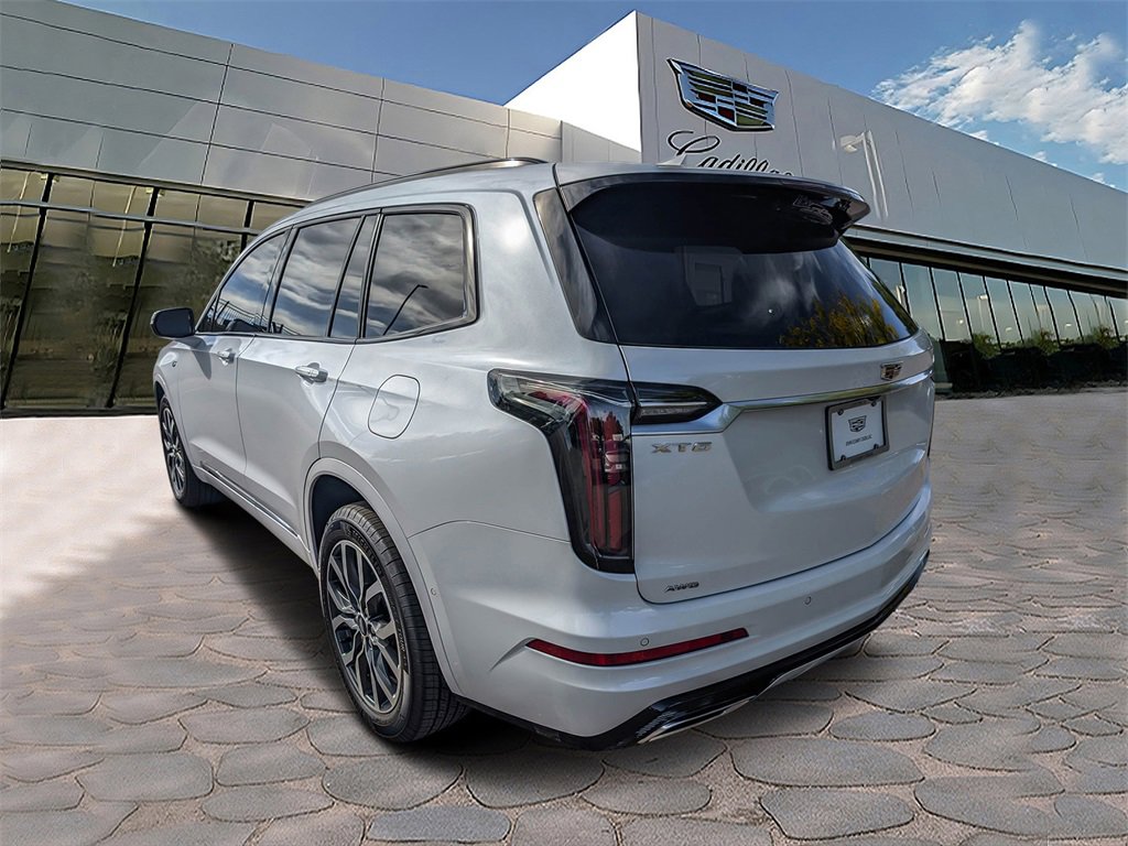 2025 Cadillac XT6 Sport photo 3