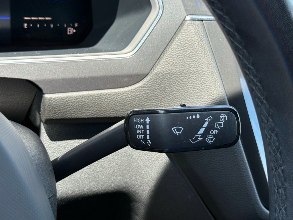 2023 Volkswagen Tiguan SE R-Line Black photo 26