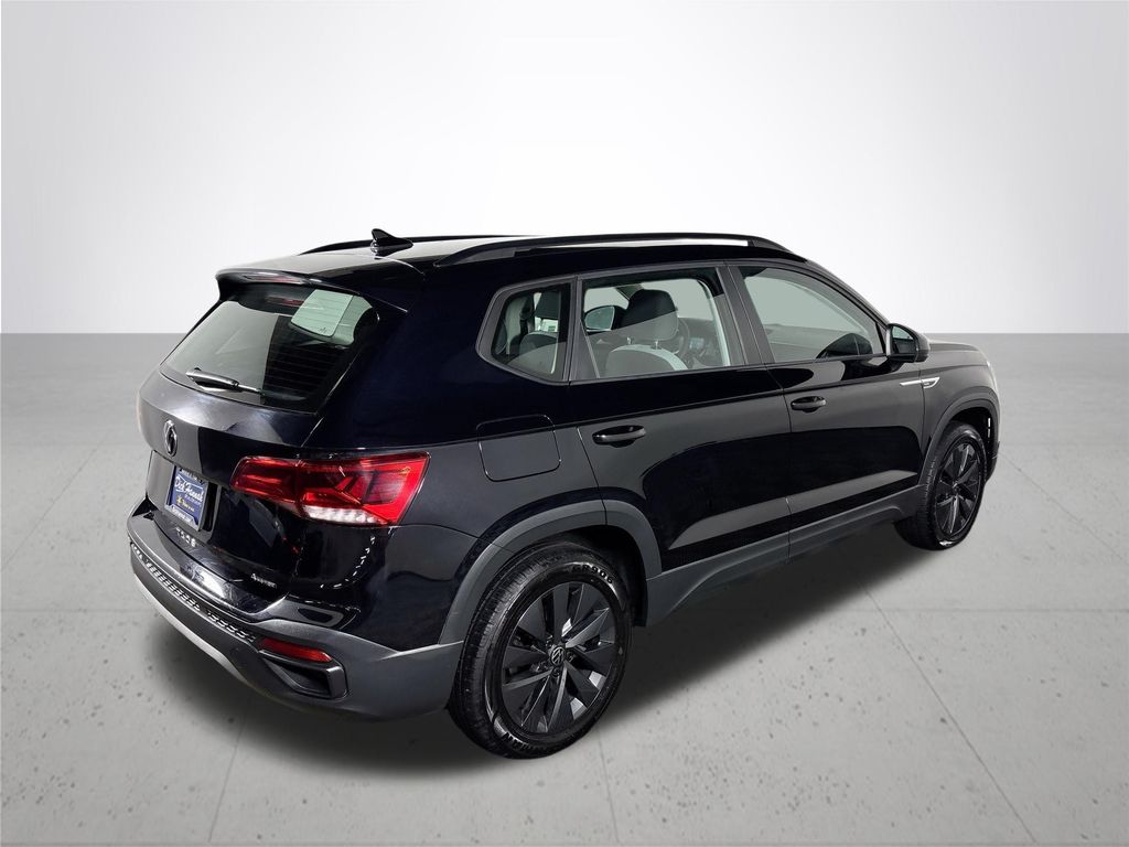 2022 Volkswagen Taos S photo 3