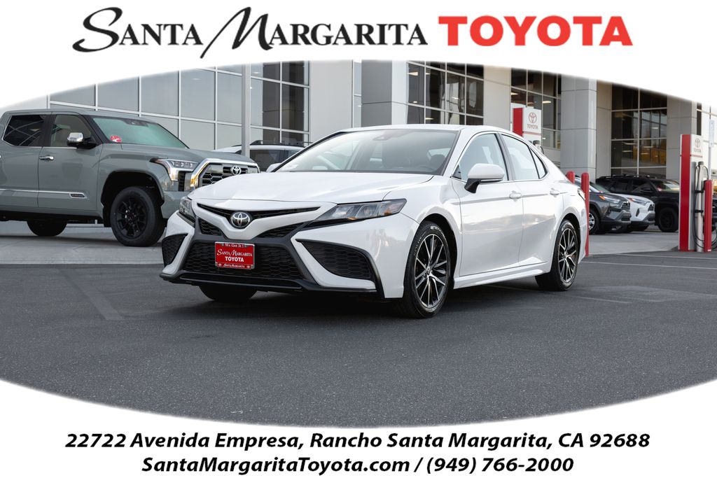 2023 Toyota Camry SE's photo