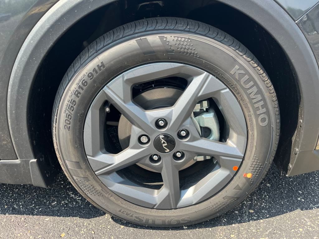 2025 Kia K4 LXS photo 11