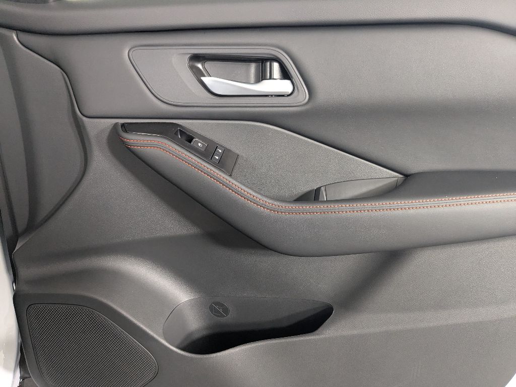 2026 Nissan Rogue SV photo 16