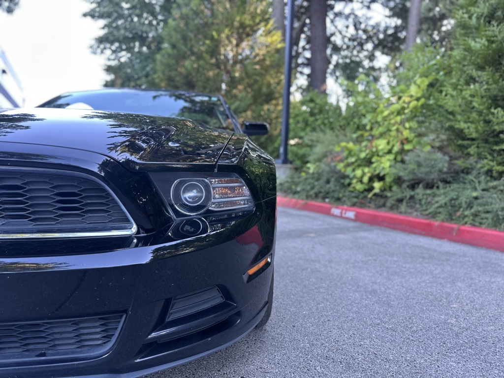 2014 Ford Mustang V6 Premium photo 4