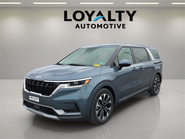 2024 Kia Carnival EX's photo