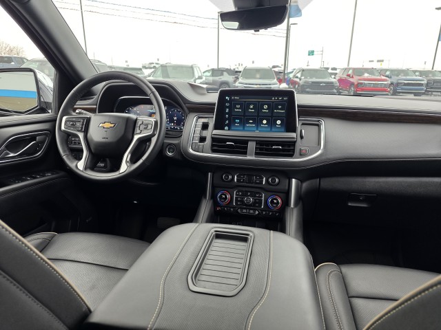 2024 Chevrolet Suburban Premier photo 2