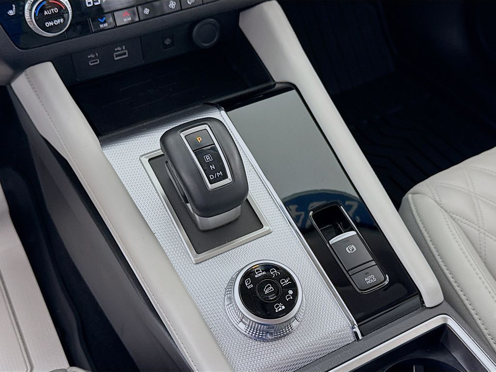 2024 Mitsubishi Outlander SEL photo 16