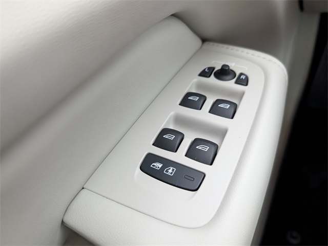 2023 Volvo XC60 Recharge Hybrid T8 Plus photo 29
