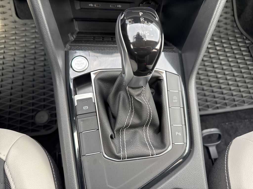 2025 Volkswagen Taos SE photo 21