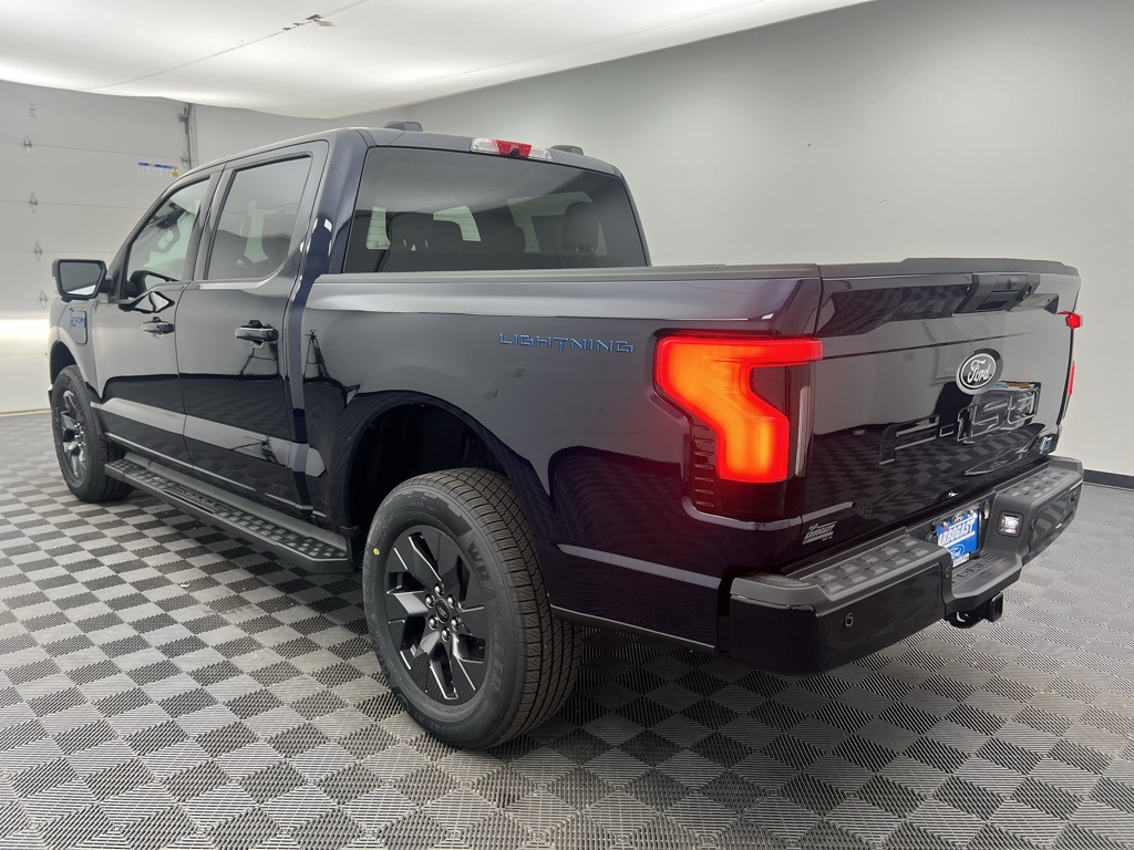 2025 Ford F-150 Lightning photo 13