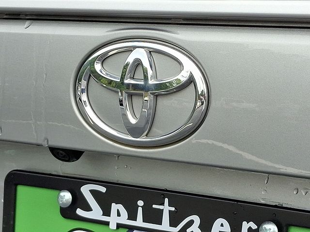 2022 Toyota RAV4 LE photo 27