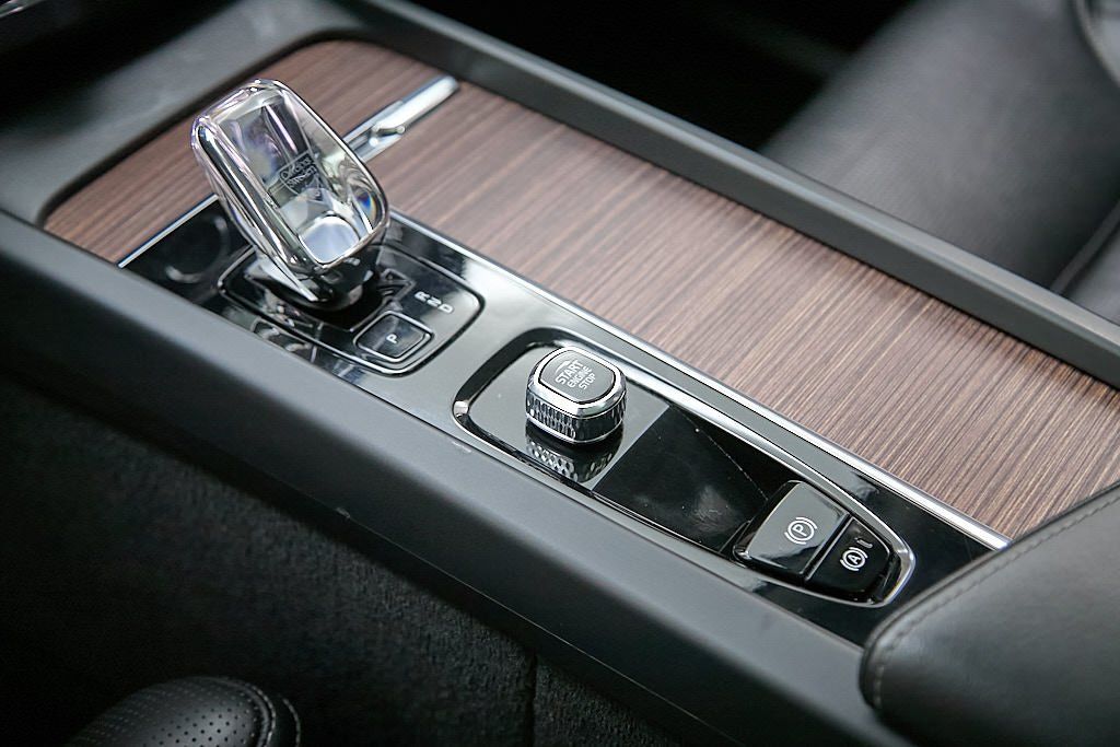 2023 VOLVO XC60 - Image 16