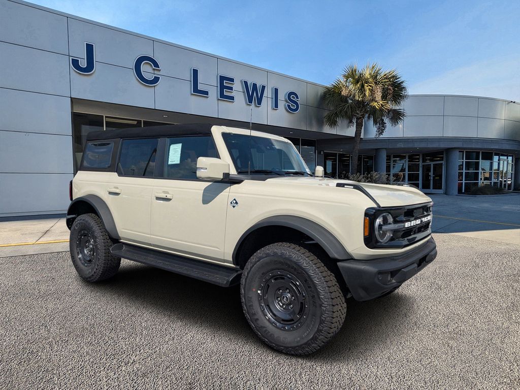 2025 Ford Bronco 4-Door Outer Banks's photo