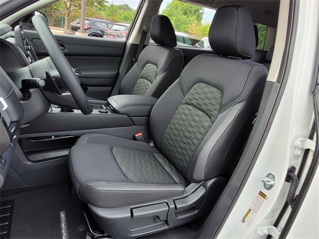2025 Nissan Pathfinder S photo 7