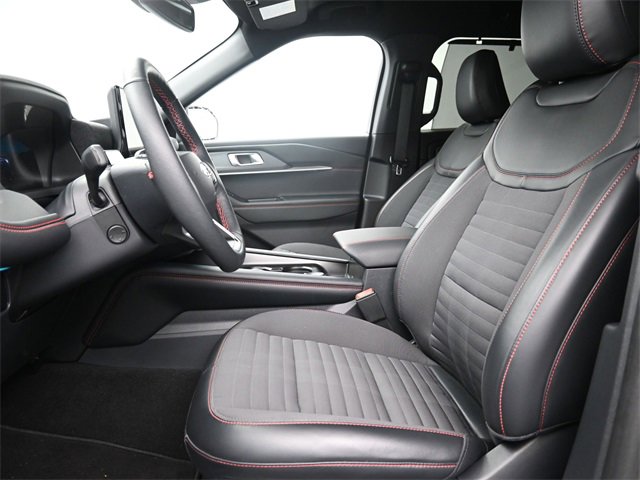 2025 Ford Explorer ST-Line photo 9