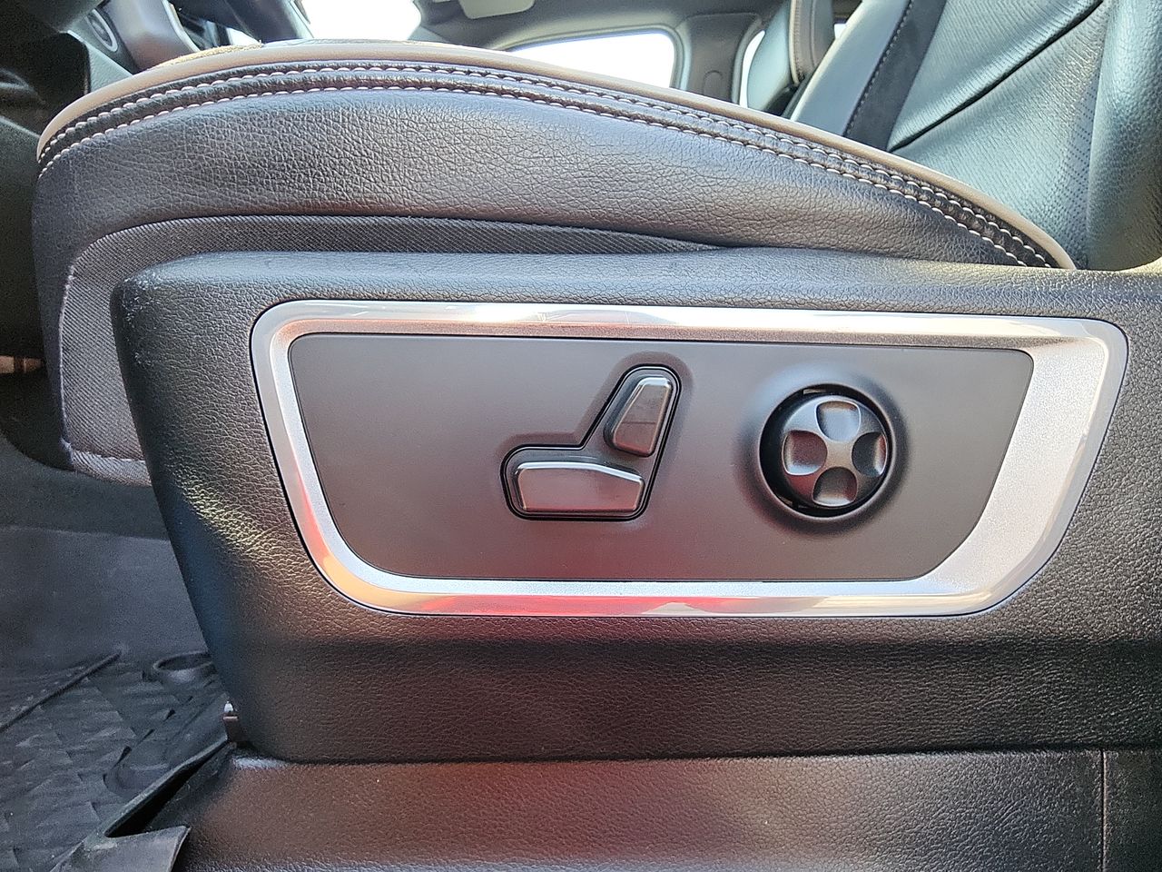 2021 Ram 1500 Laramie photo 12