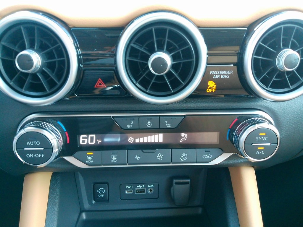 2025 Nissan Sentra SV photo 32
