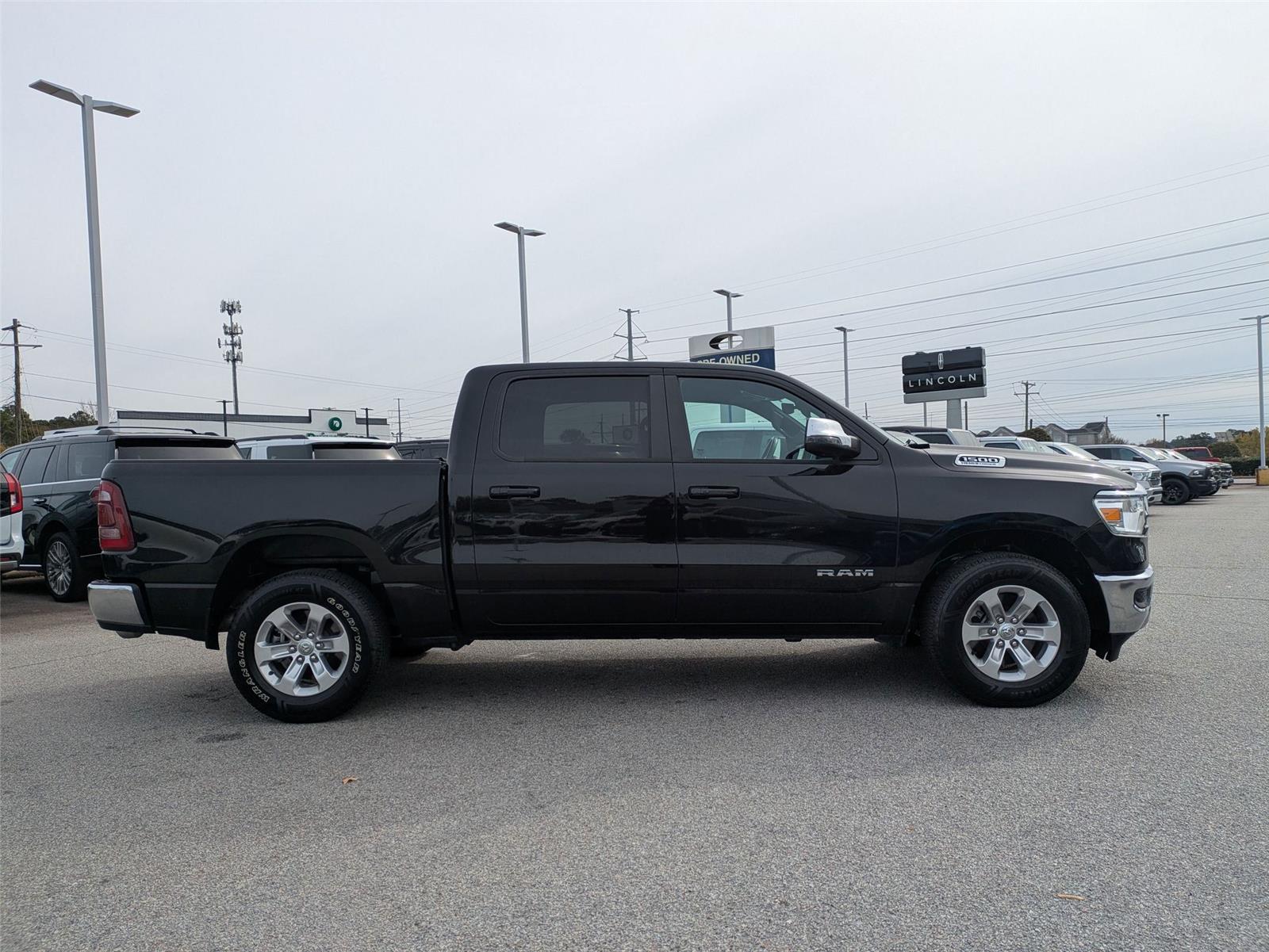 2024 Ram 1500 Laramie photo 3